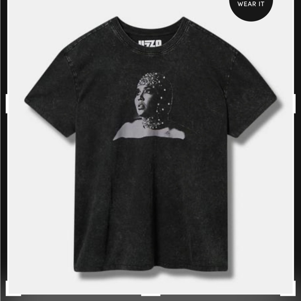 Lizzo Unisex T-Shirt: Special B&W Photo (Wash Collection) Size 1